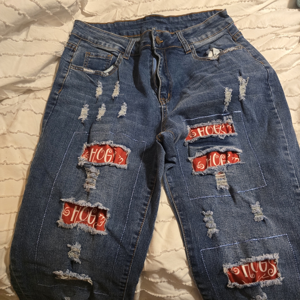 Trendy Blue Boyfriend Jeans with Red Patches